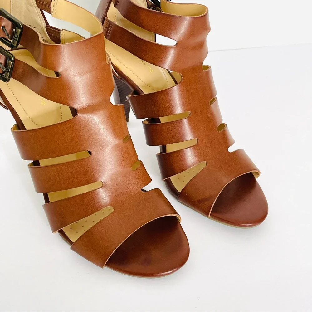 Liz Claiborne Strappy Heeled Sandals Cognac Buckled Ankle Strap Back Zipper Sz 8
